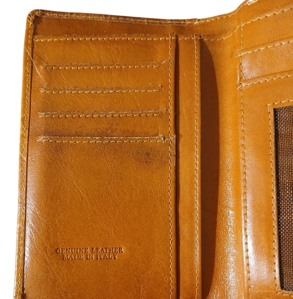 Valentina Wallet - Picture 10 of 12